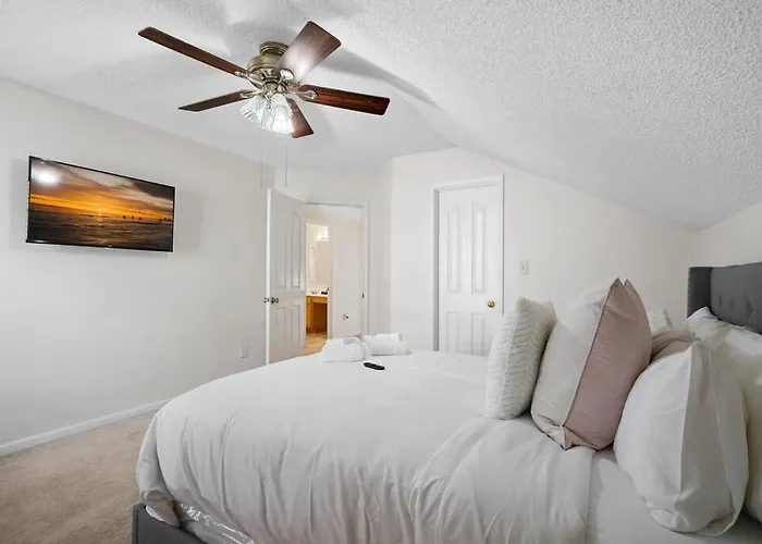 Cozy 4B 2 5B University Home King Beds Jacuzzi