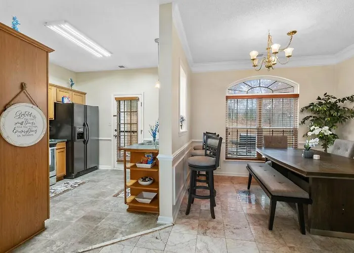 Cozy 4B 2 5B University Home King Beds Jacuzzi